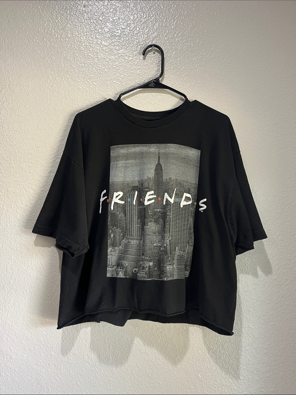FRIENDS Black Crop Tee Monochrome City Graphic Sz 2XL Casual Y2K Cotton